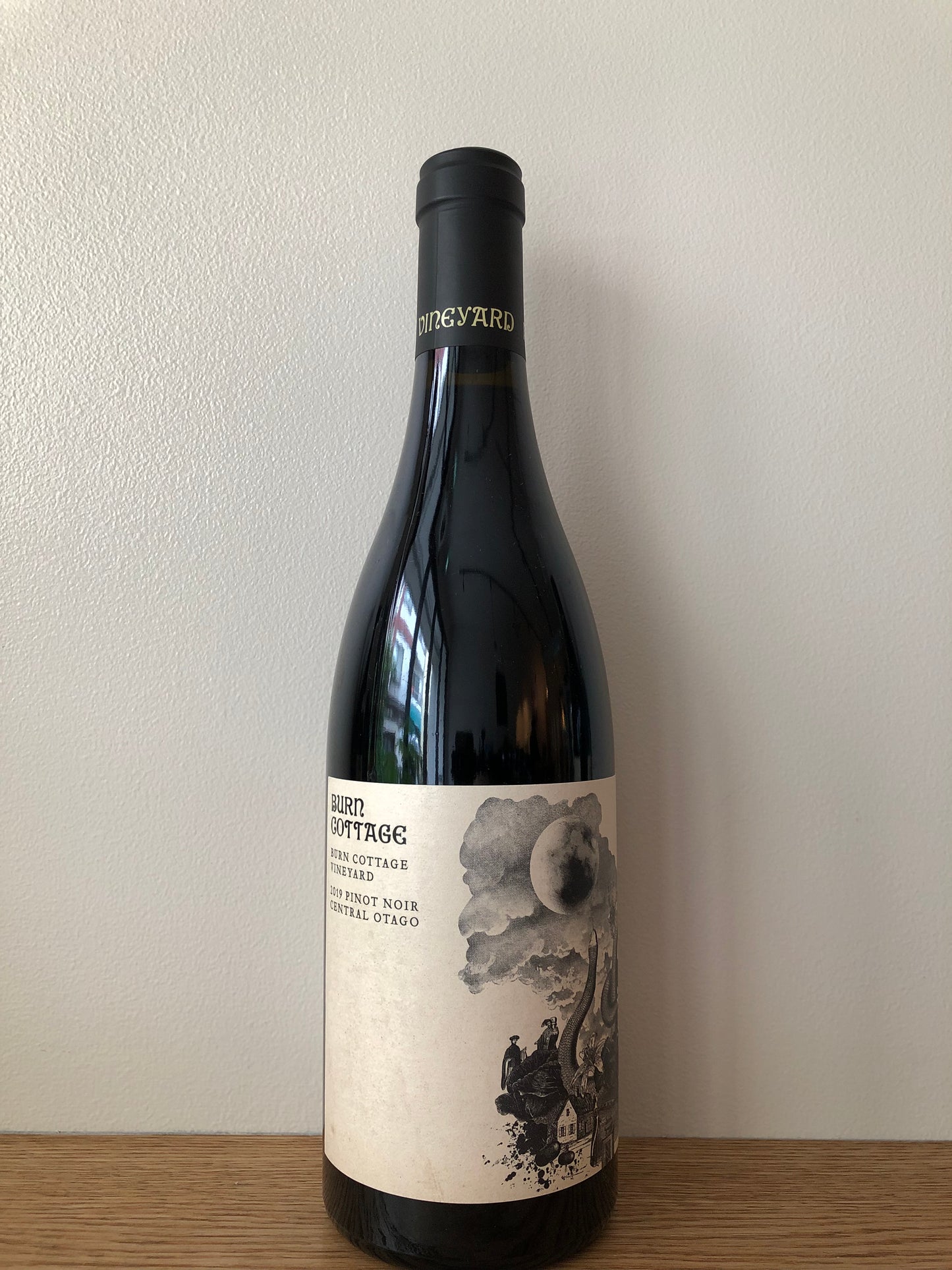 Burn Cottage Burn Cottage Vineyard Pinot Noir 2019 / バーン・コテージ バーン・コテージ ヴィンヤード ピノ・ノワール